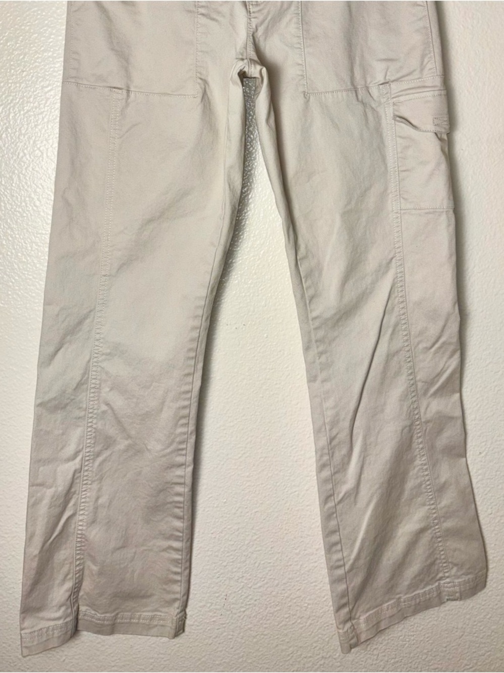 Columbia Women's Utility Pants Straight leg Cargo Pocket Size 10 cream/beige - Picture 8 of 16